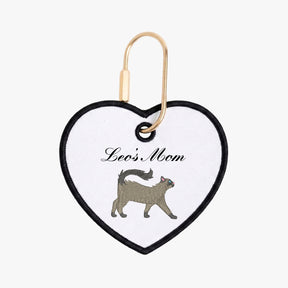 Heart-shaped keychain with a cat illustration and 'Leo's Mom' text on a white background